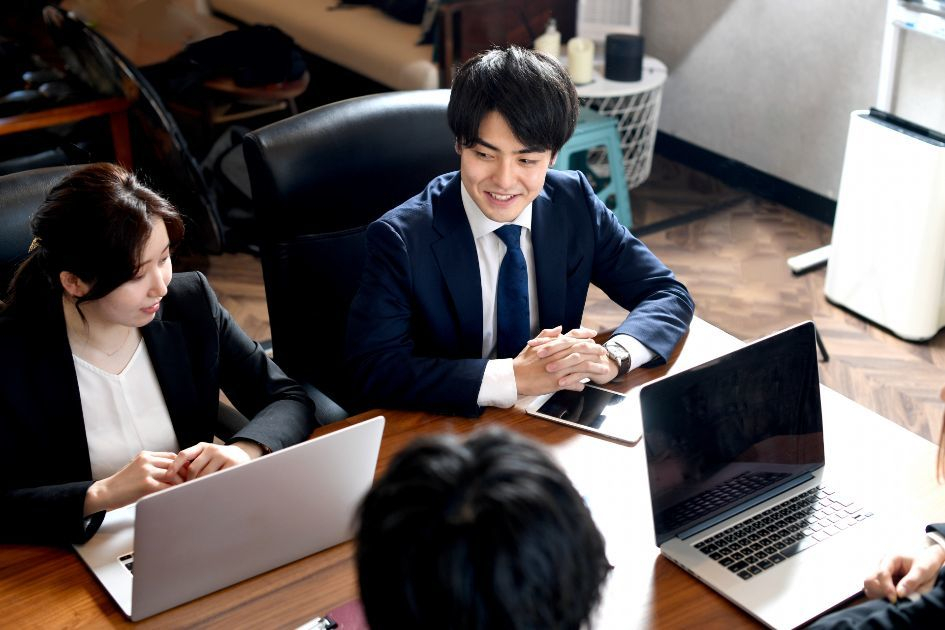 株式会社クリーク・アンド・リバー社