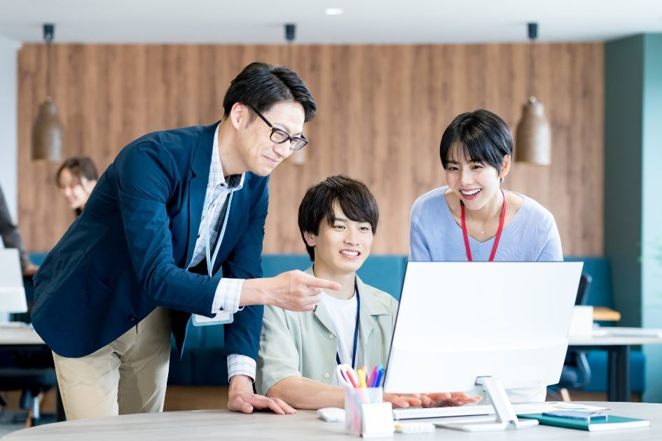 株式会社クリーク・アンド・リバー社