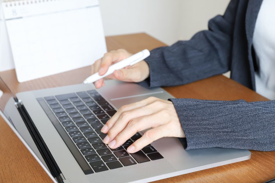 株式会社クリーク・アンド・リバー社