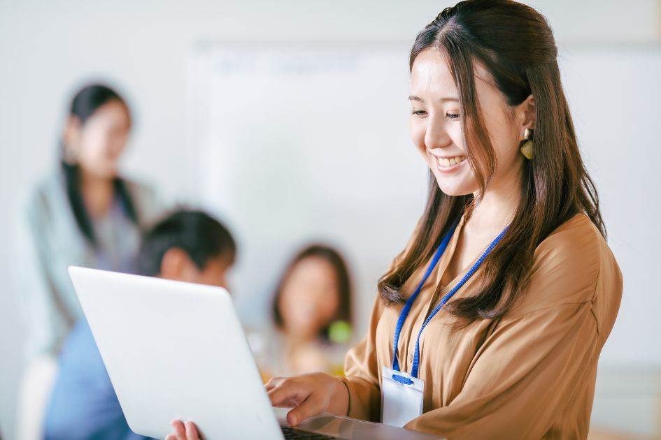 株式会社クリーク・アンド・リバー社