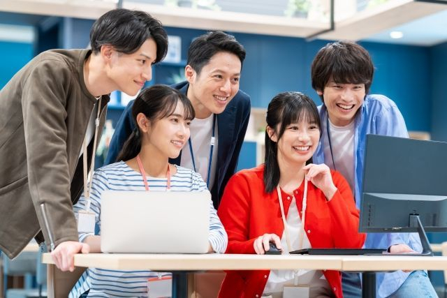 株式会社クリーク・アンド・リバー社