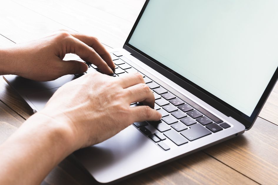 株式会社クリーク・アンド・リバー社