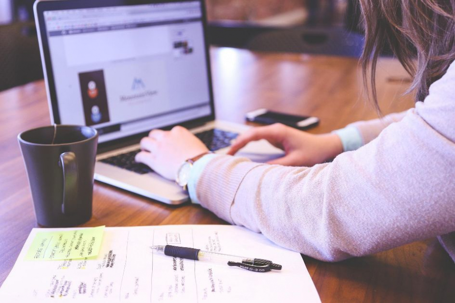 【ほぼフルリモ】医師向けポータルサイト企業で営業事務・データ集計・分析！