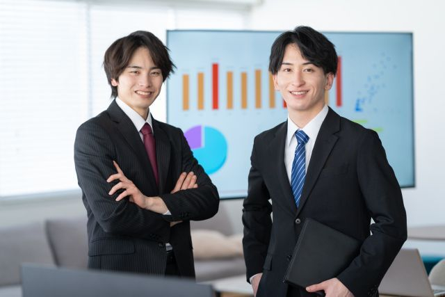 株式会社クリーク・アンド・リバー社