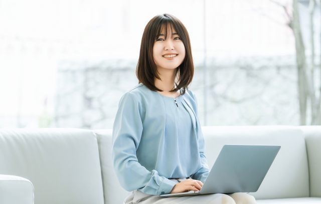 【急募/一部リモ】ECサイトのWebデザイナー・コーダー業務@大手百貨店（派遣）