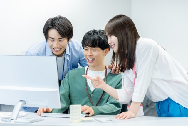 株式会社クリーク・アンド・リバー社