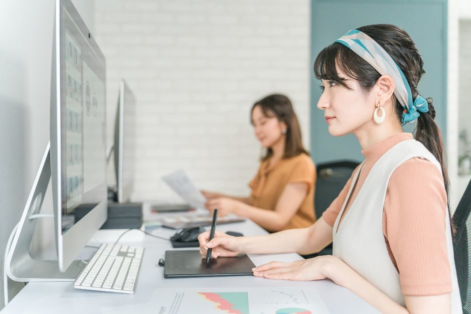 株式会社クリーク・アンド・リバー社