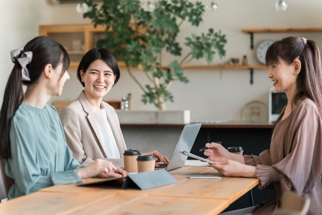 将来の幹部候補｜女性の独立や開業を支援するFC紹介メディア事業のCSを募集