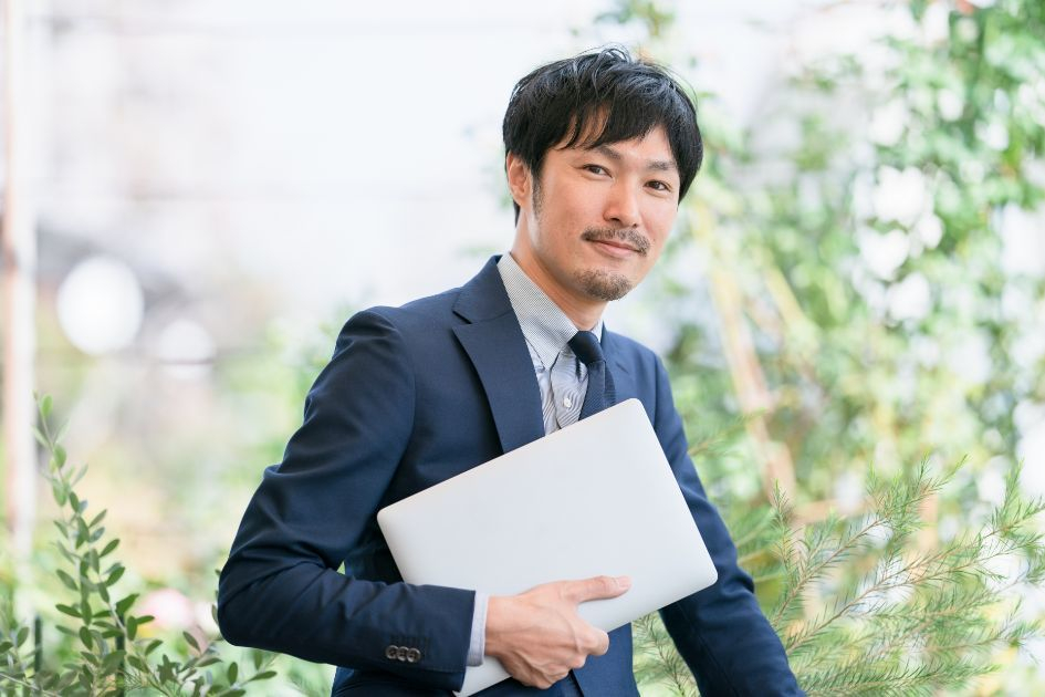 株式会社結